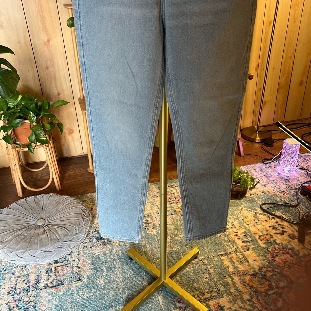 H&M High Rise Mom Jeans - Picture 4 of 8